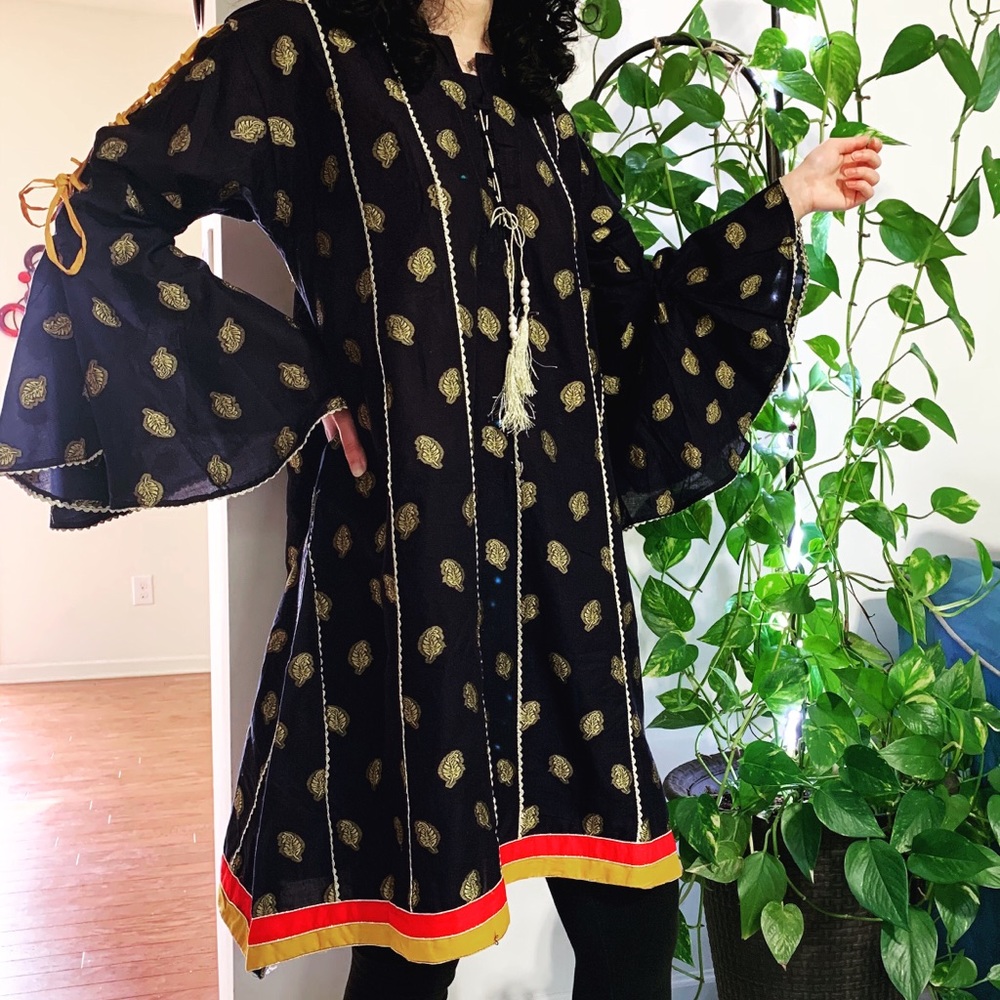 bell-sleeved tunic